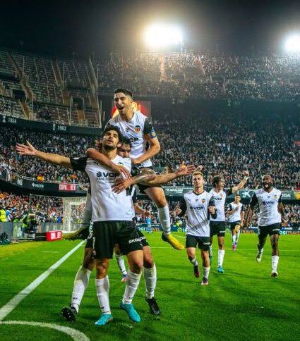 Valencia CF vs FC Barcelona — Estadio Mestalla, València