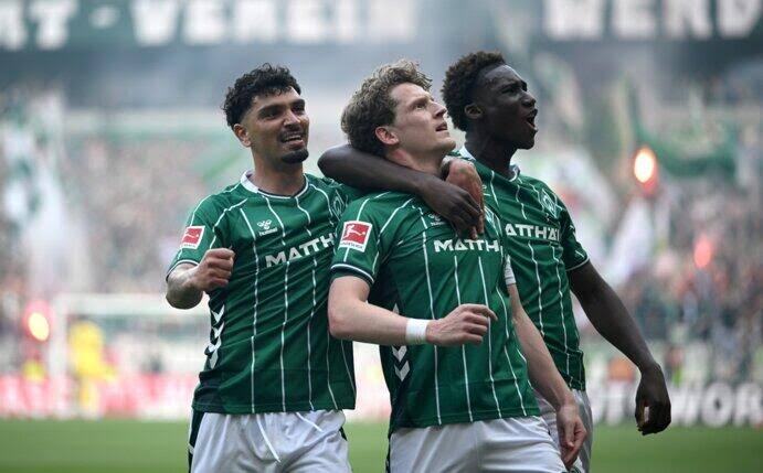 SV Werder Bremen vs Hamburger SV — Weser-Stadion, Bremen