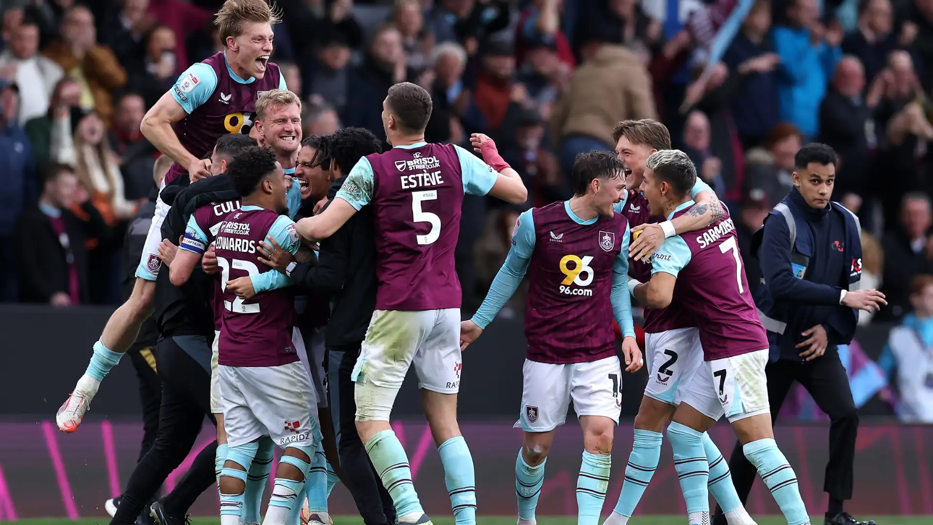 Burnley FC vs Bristol City FC — Turf Moor, Burnley