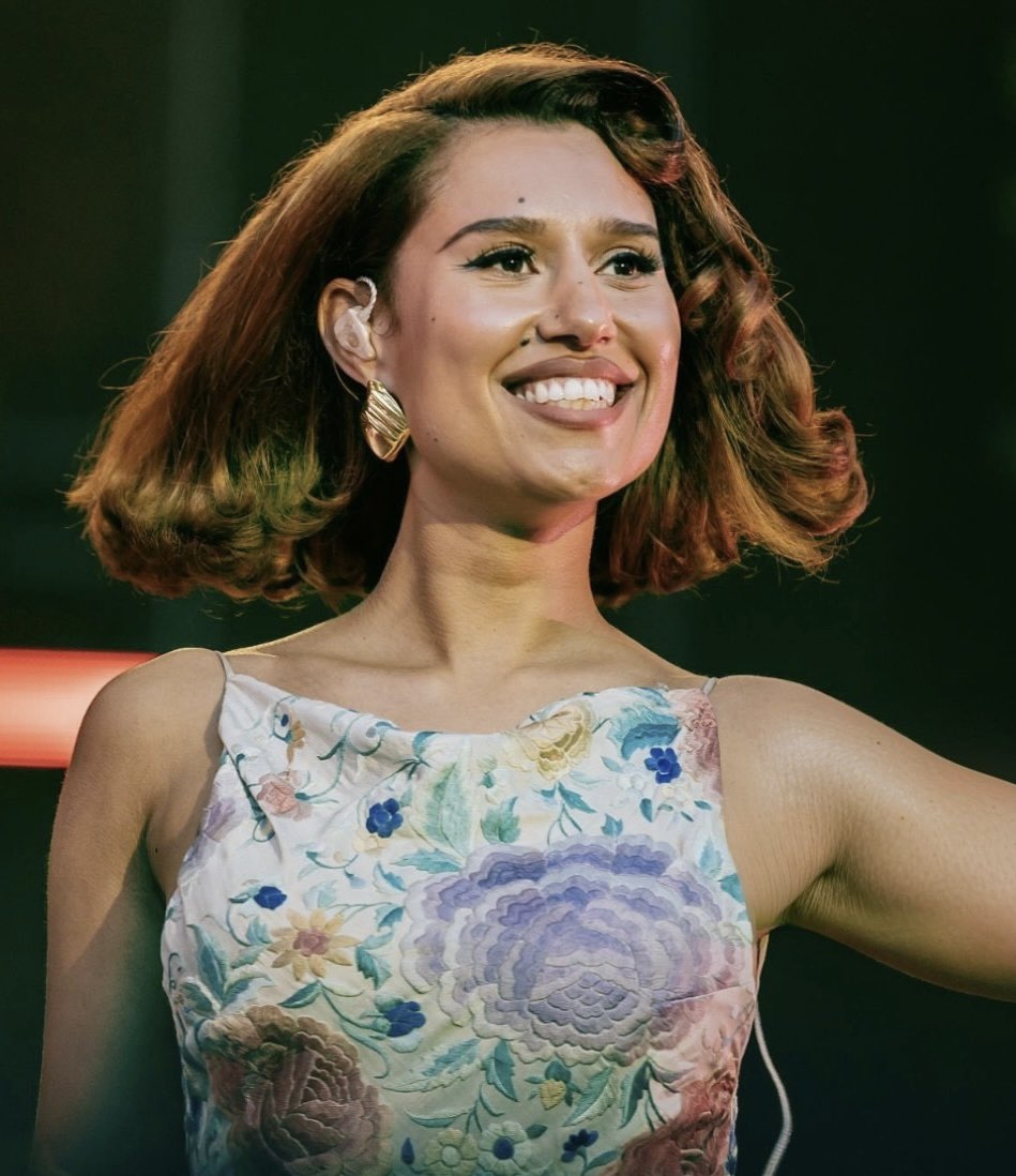 Raye vs Bruno Mars — MetLife Stadium, East Rutherford